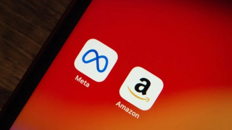 Mobile displaying Meta and Amazon icons